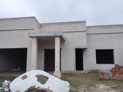 VENTA CASA EN CONSTRUCCIÓN AMPLIO TERRENO -FELICIA