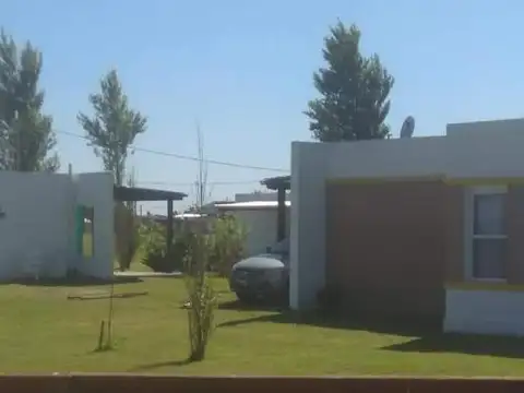 Casa 9 ambientes con 3 baños