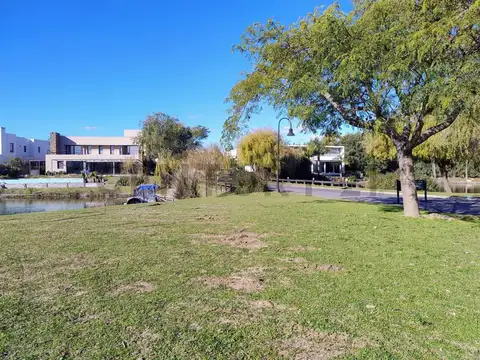 Lote al agua en venta Barrio Los Lagos, Lote 97. Nordelta, Tigre.