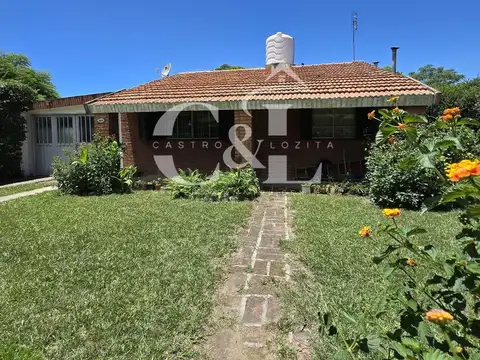 SE VENDE CASA 2 DORMITORIOS C/PILETA. B° Las Mojarras, Parque Siquiman.