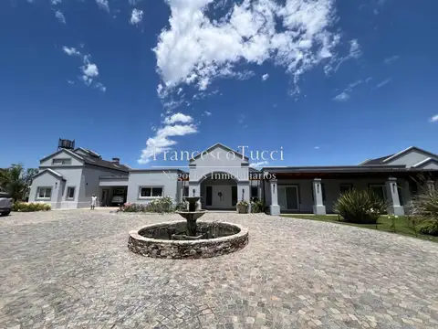Casa tipo chacra en venta 8 ambientes barrio Santa Matilde Luján