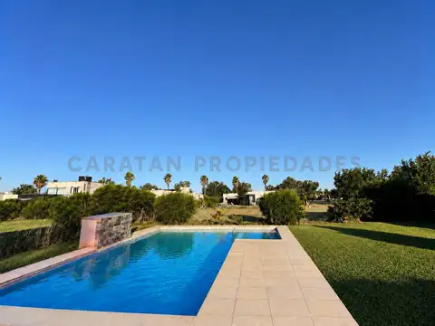 Casa en Venta con 3 cocheras