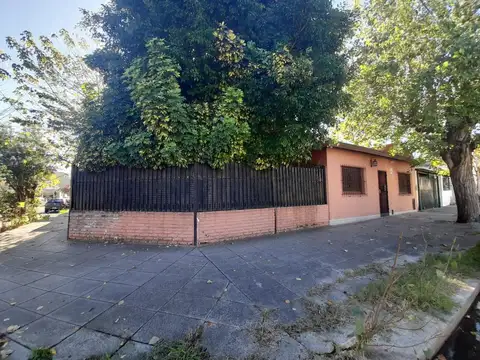 VENTA CASA CUATRO AMBIENTES VILLA BALLESTER