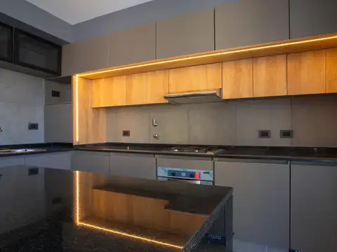 VENTA- Departamento de 3 dormitorios, piso exclusivo en barrio Martin, Rosario.