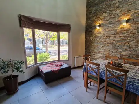 Casa 6 ambientes con 2 baños