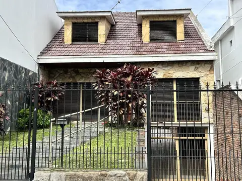 Casa en venta de 5 ambientes en Jose Leon Suares, Gral San Martin, Gba Norte