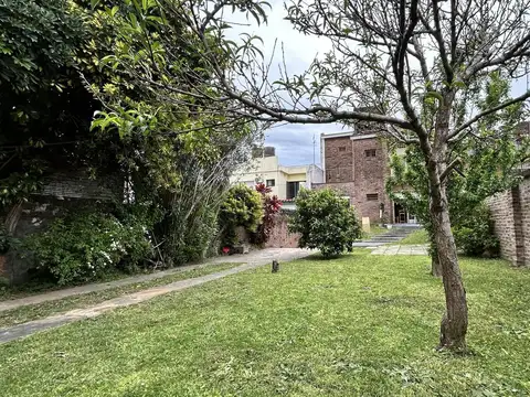 Casa 5 ambientes con 2 baños