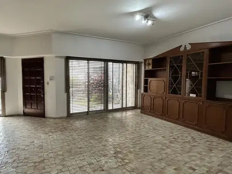 Casa en venta de 5 ambientes en Jose Leon Suares, Gral San Martin, Gba Norte