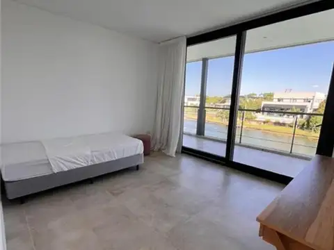 Casa 4 ambientes con 4 baños
