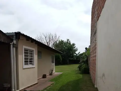 VIVIENDA MULTIFAMILIAR EN CLAYPOLE - GRAN TERRENO