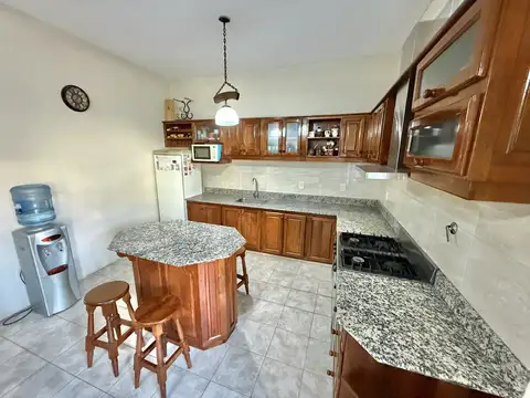 Casa 3 ambientes con 2 baños