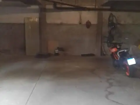 Cochera cubierta en muy buena ubicación - Martinez