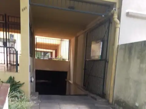 Cochera cubierta en muy buena ubicación - Martinez