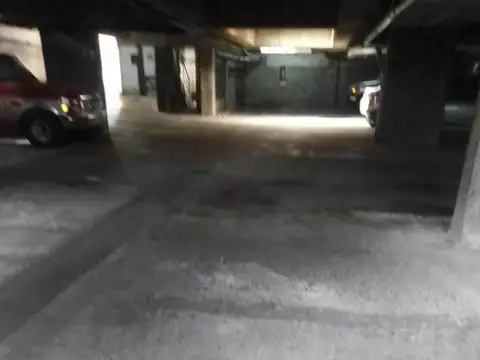 Cochera cubierta en muy buena ubicación - Martinez