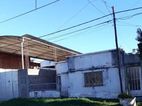 PJE ESPAÑOL  entre Garzon y Magallanes , Piso No definido