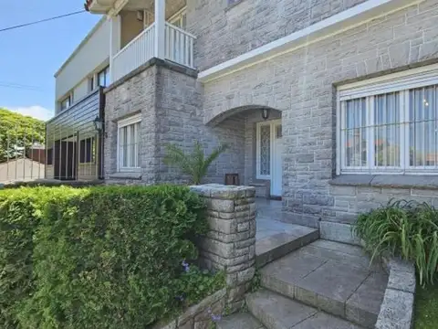 CASA EN STELLA MARIS- 5 AMBIENTES EN DOS PLANTAS 