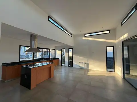 Casa 3 ambientes con 2 baños