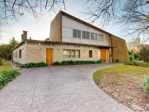 Casa de categoría en venta – Grand Bell | La Plata