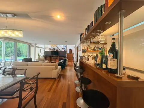 Casa 6 ambientes con 3 baños