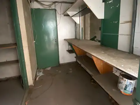 Oficina 6 ambientes con 2 baños