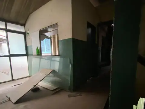 Oficina 6 ambientes con 2 baños