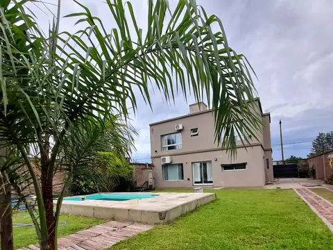 SE VENDE CASA EN PERGAMINO CON PILETA