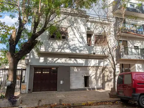 CASA EN VENTA CON COCHERA LA PLATA