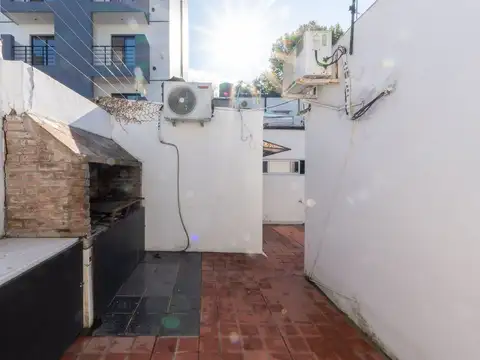 CASA EN VENTA CON COCHERA LA PLATA