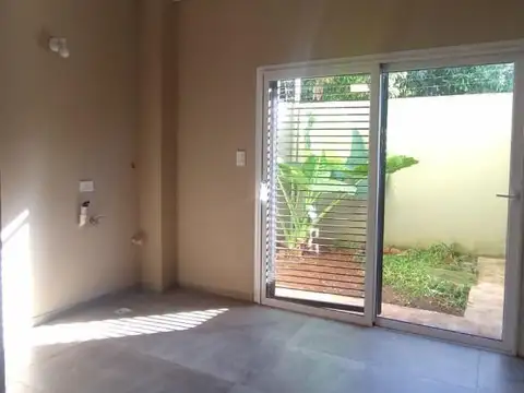 Depto Tipo Casa en Alquiler con 1 cocheras