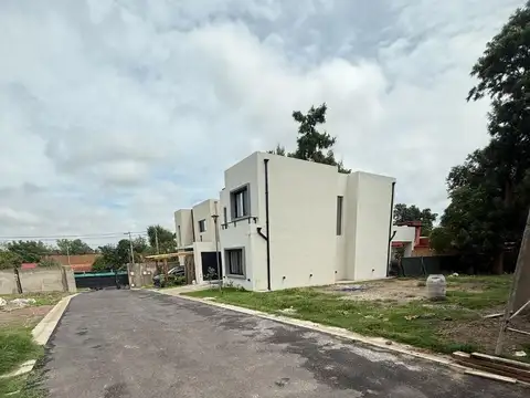 LOTE EN BARRIO CON PORTÓN BELLA VISTA