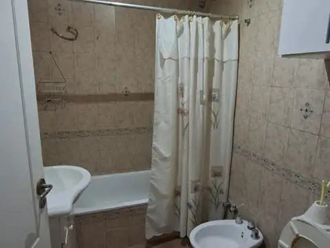 Departamento tipo casa al frente en excelente estado