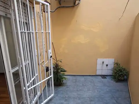 Depto Tipo Casa 2 ambientes con 1 baño