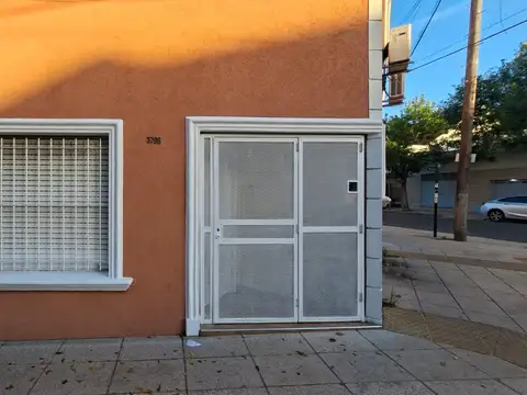 Departamento tipo casa al frente en excelente estado