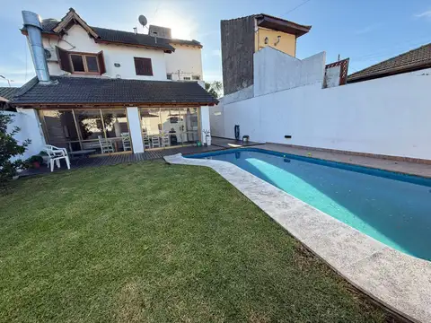 Casa En Venta En Bella Vista De 4 Ambientes, Parque Y Pileta En Bella Vista- Buenos Aires   Apto Crédito