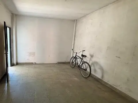 Avenida Julian María Castro 700