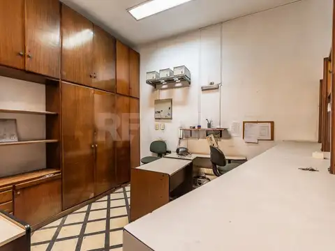 PH de 500 m2 para reciclar con balcón - Flores