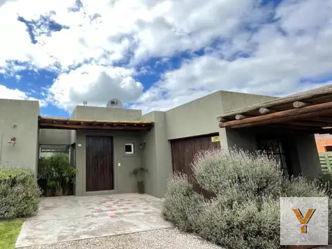 Casa en venta - 4 Dormitorios 3 Baños - Pinamar