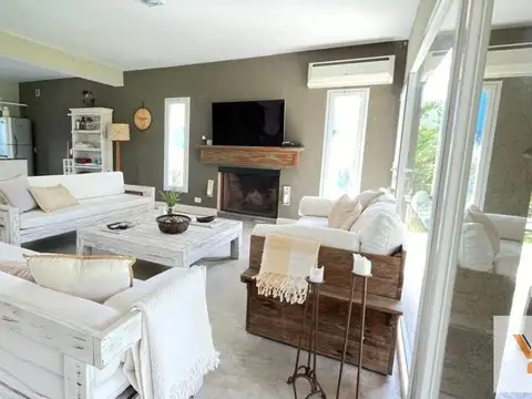 Casa en venta - 4 Dormitorios 3 Baños - Pinamar