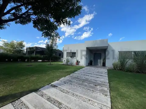 CASA EN VENTA EN CAÑUELAS COUTRY GOLF