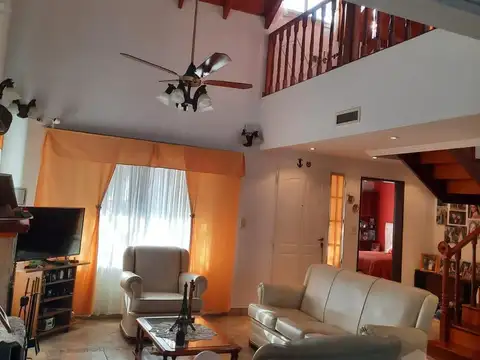 VENTA CASA 5 AMBIENTES EN ALTOS DEL SOL BARRIO CERRADO EN PARQUE LELOIR