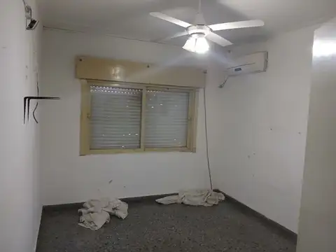 Casa a 100 mts. de J. J. Paso