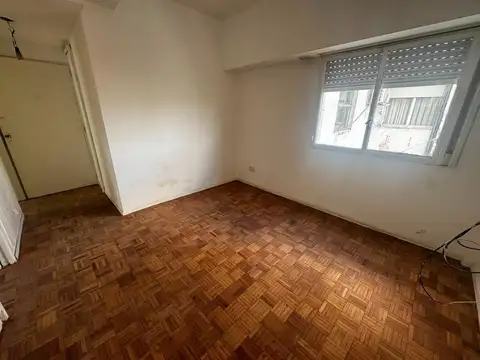 OPORTUNIDAD, DEPTO 2 AMBIENTES PISO ALTO A RECICLAR!