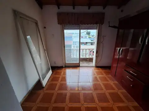 CASA 4 AMBIENTES CON COCHERA Y TERRAZA