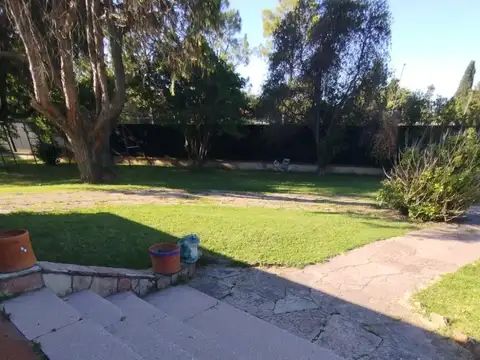 Casa en Alquiler con 1 cochera