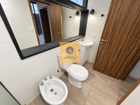 Casa en Alquiler con 1 cochera