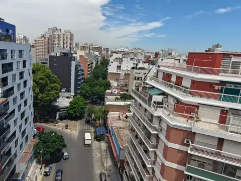 2 Ambientes en Caballito con Gran Balcón y Vista Abierta – Parque Centenario