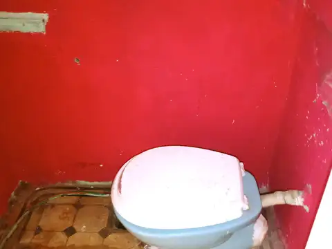 LOCAL DE 40 M2. HERNAN CORTES 12 AVELLANEDA, A METROS AV. MITRE.