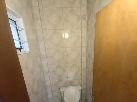 EXCELENTE LOCAL EN CASTELAR SUR. ANTICIPO Y CUOTAS