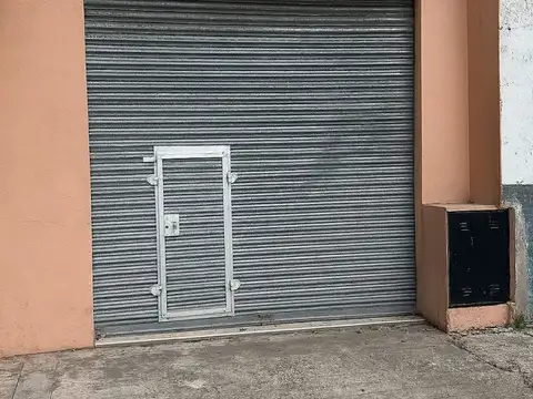 EXCELENTE LOCAL EN CASTELAR SUR. ANTICIPO Y CUOTAS