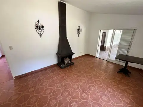 Casa 3 ambientes con 1 baño